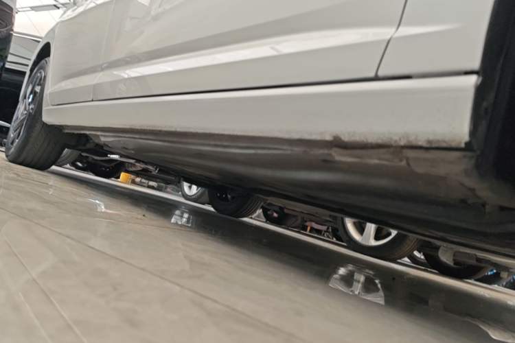 Used Volkswagen Sagitar 2023 300TSI DSG Excellence Edition Right Side Sill