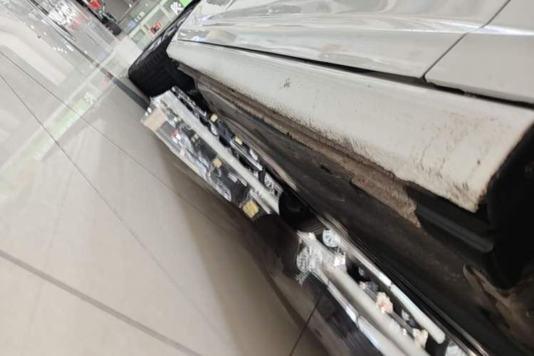 Used Volkswagen Sagitar 2023 280TSI DSG Excellence Edition Right Side Sill