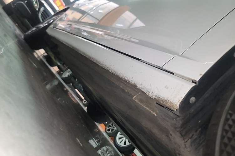 Used Volkswagen Sagitar 2023 300TSI DSG Excellence Edition Right Side Sill