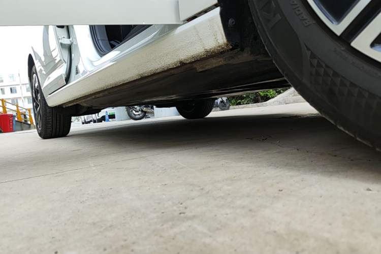 Used Volkswagen Sagitar 2023 300TSI DSG Excellence Edition Right Side Sill