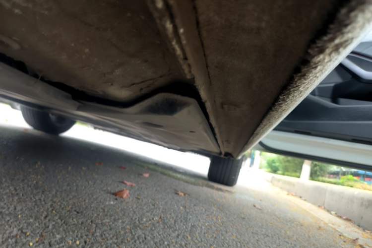 Used Volkswagen Sagitar 2023 300TSI DSG Excellence Edition Right Side Sill