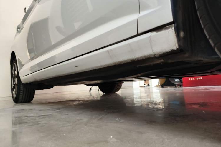 Used Volkswagen Sagitar 2023 300TSI DSG Excellence Edition Right Side Sill