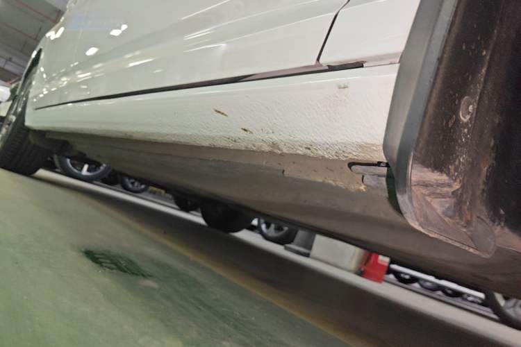 Used Volkswagen Sagitar 2023 300TSI DSG Excellence Edition Right Side Sill
