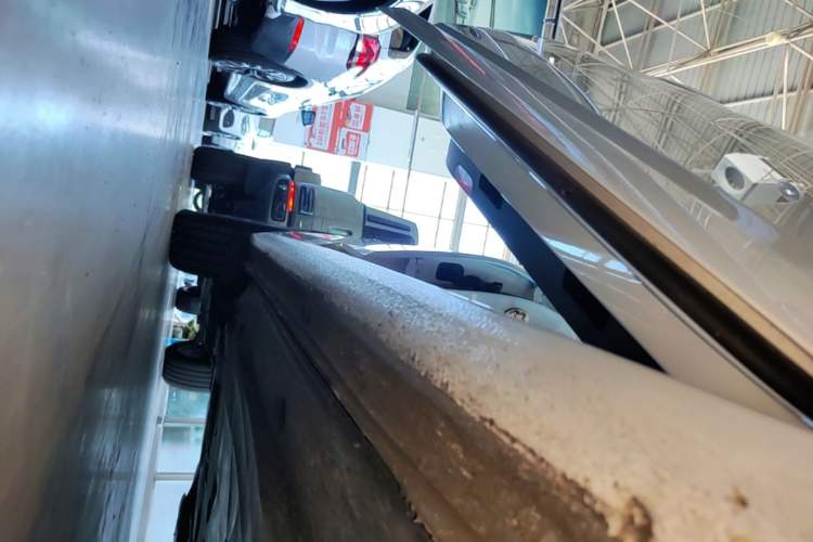 Used Volkswagen Sagitar 2023 300TSI DSG Excellence Edition Right Side Sill