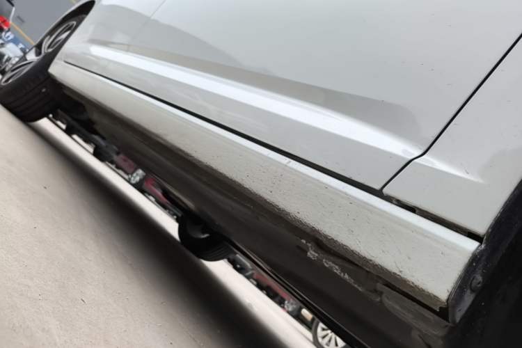 Used Volkswagen Sagitar 2023 300TSI DSG Excellence Edition Right Side Sill