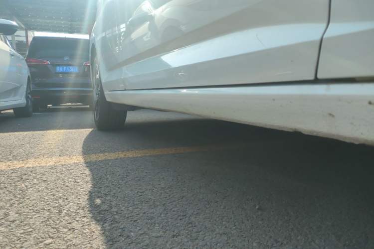 Used Volkswagen Sagitar 2023 300TSI DSG Excellence Edition Right Side Sill