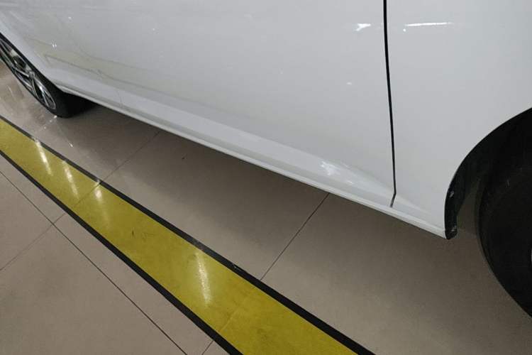 Used Volkswagen Sagitar 2023 280TSI DSG Excellence Edition Right Side Sill