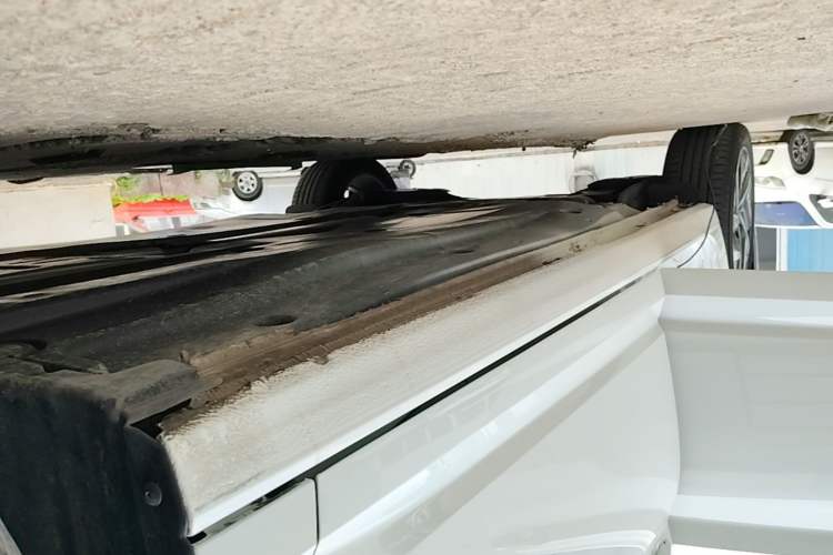 Used Volkswagen Sagitar 2023 280TSI DSG Excellence Edition Right Side Sill
