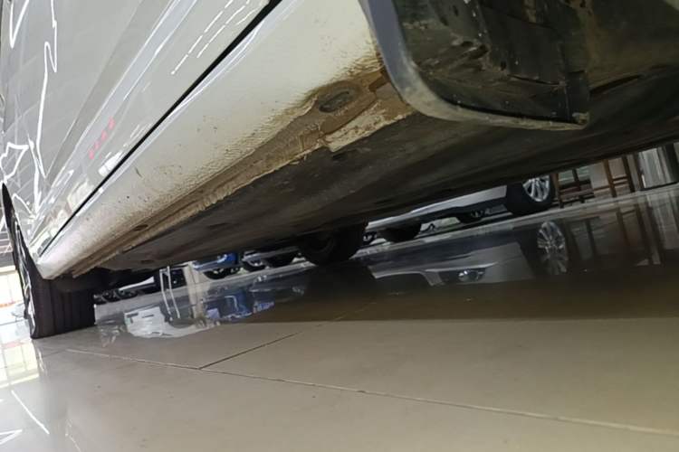 Used Volkswagen Sagitar 2023 300TSI DSG Excellence Edition Right Side Sill