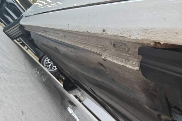 Used Volkswagen Sagitar 2023 300TSI DSG Excellence Edition Right Side Sill