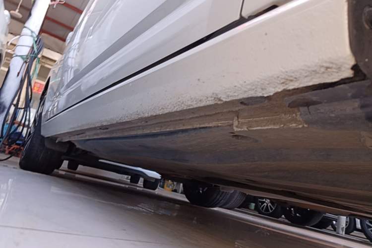 Used Volkswagen Sagitar 2023 300TSI DSG Excellence Edition Right Side Sill