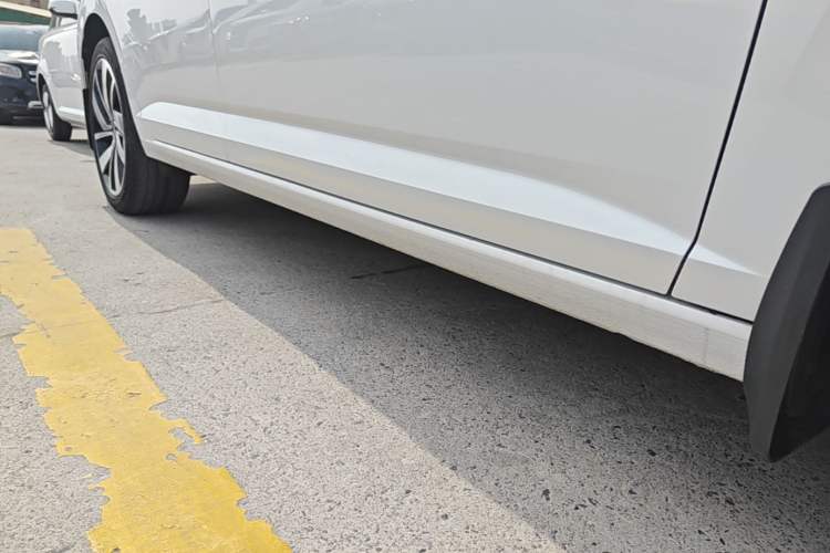Used Volkswagen Sagitar 2023 300TSI DSG Excellence Edition Right Side Sill