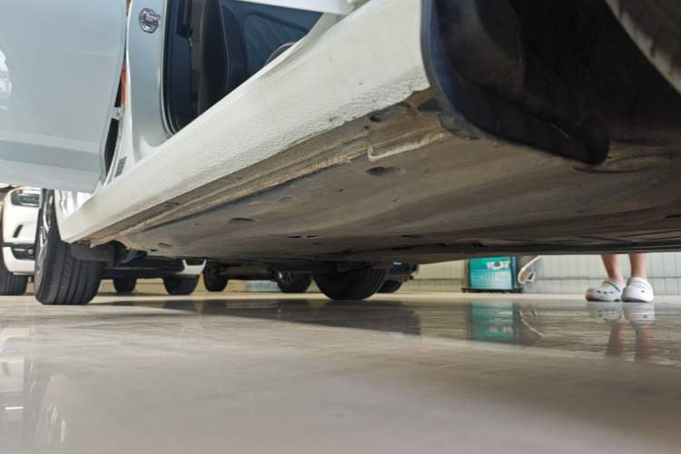 Used Volkswagen Sagitar 2023 300TSI DSG Excellence Edition Right Side Sill