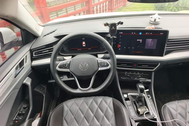 Used Volkswagen Sagitar 2023 300TSI DSG Excellence Edition Steering Wheel
