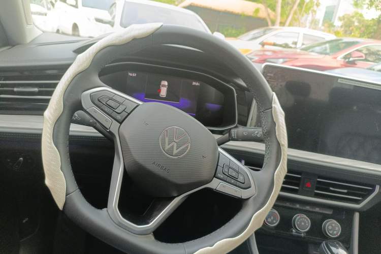 Used Volkswagen Sagitar 2023 300TSI DSG Excellence Edition Steering Wheel