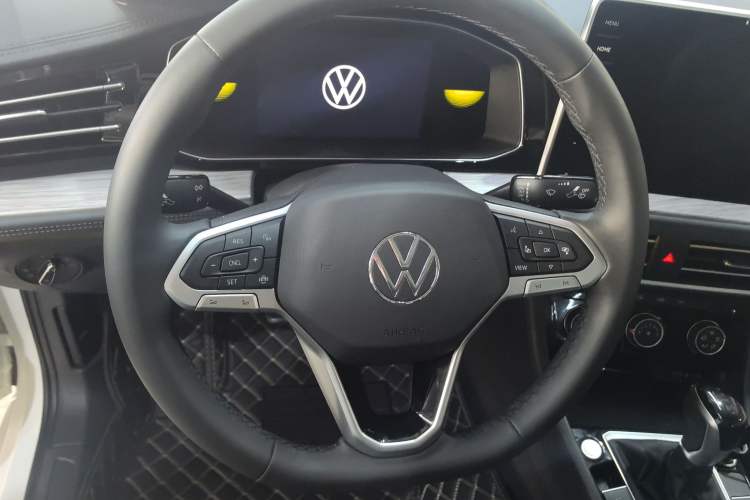 Used Volkswagen Sagitar 2023 300TSI DSG Excellence Edition Steering Wheel