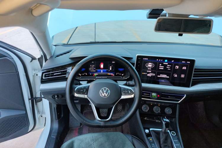 Used Volkswagen Sagitar 2023 300TSI DSG Excellence Edition Steering Wheel