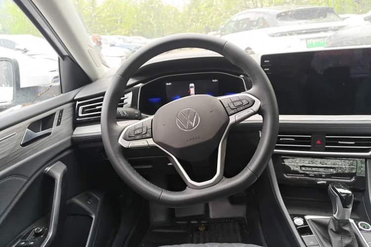 Used Volkswagen Sagitar 2023 280TSI DSG Excellence Plus Edition Steering Wheel