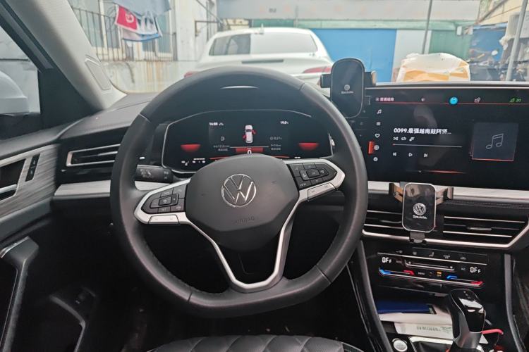Used Volkswagen Sagitar 2023 280TSI DSG Excellence Plus Edition Steering Wheel