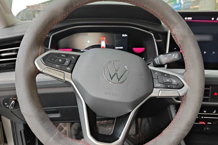 Used Volkswagen Sagitar 2023 280TSI DSG Excellence Plus Edition Steering Wheel