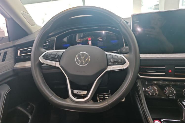 Used Volkswagen Sagitar 2023 300TSI DSG Excellence Edition Steering Wheel
