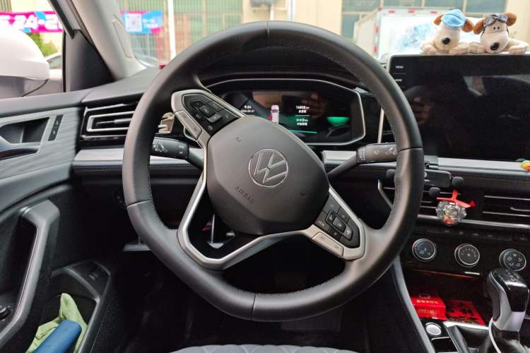 Used Volkswagen Sagitar 2023 300TSI DSG Excellence Edition Steering Wheel