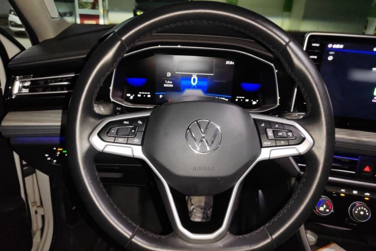 Used Volkswagen Sagitar 2023 300TSI DSG Excellence Edition Steering Wheel