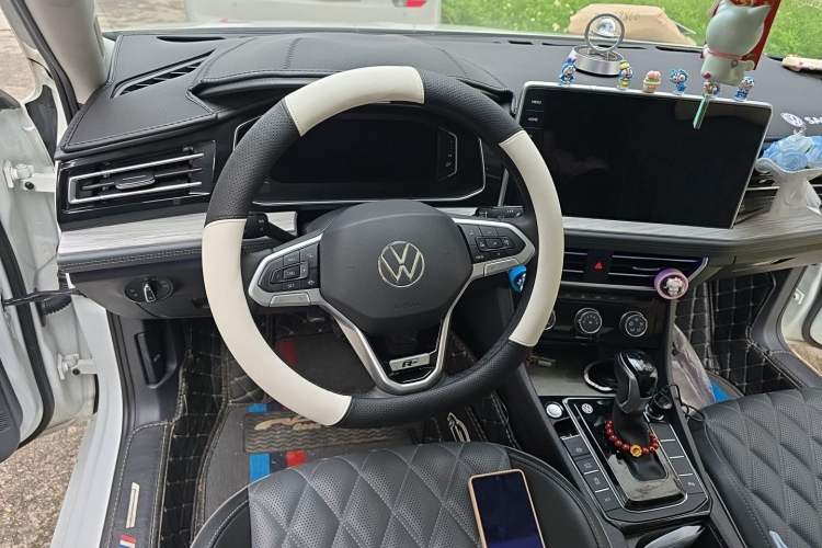 Used Volkswagen Sagitar 2023 300TSI DSG Excellence Edition Steering Wheel