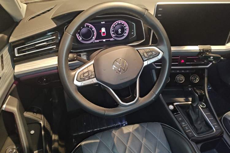 Used Volkswagen Sagitar 2023 300TSI DSG Excellence Edition Steering Wheel
