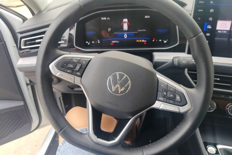 Used Volkswagen Sagitar 2023 300TSI DSG Excellence Edition Steering Wheel