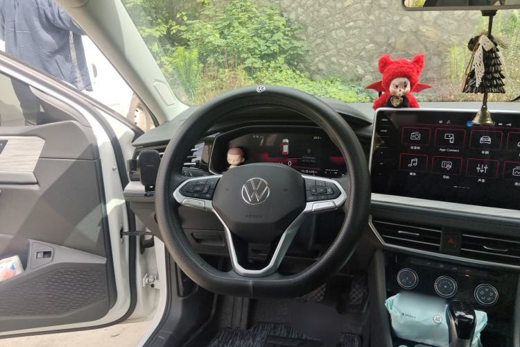 Used Volkswagen Sagitar 2023 300TSI DSG Excellence Edition Steering Wheel