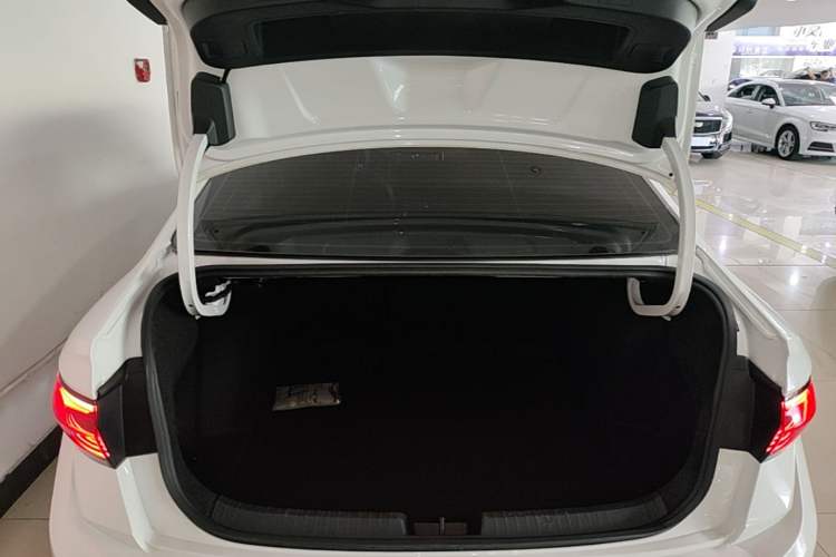 Used Volkswagen Sagitar 2023 280TSI DSG Excellence Edition Trunk