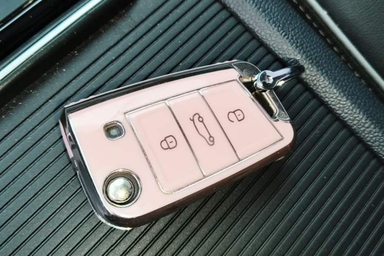 Used Volkswagen Sagitar 2023 300TSI DSG Excellence Edition Vehicle Key