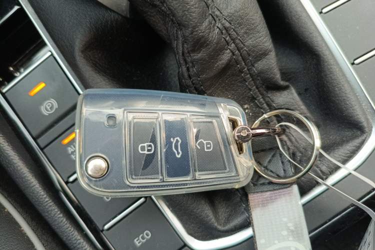 Used Volkswagen Sagitar 2023 300TSI DSG Excellence Edition Vehicle Key