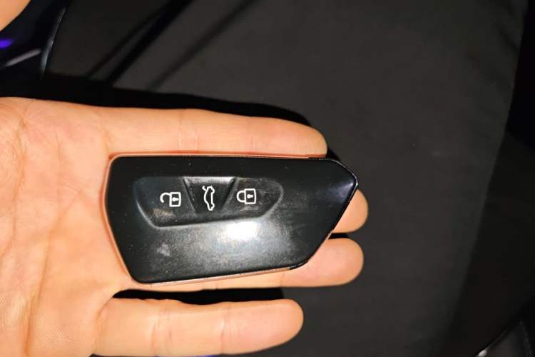 Used Volkswagen Sagitar 2023 300TSI DSG Excellence Edition Vehicle Key