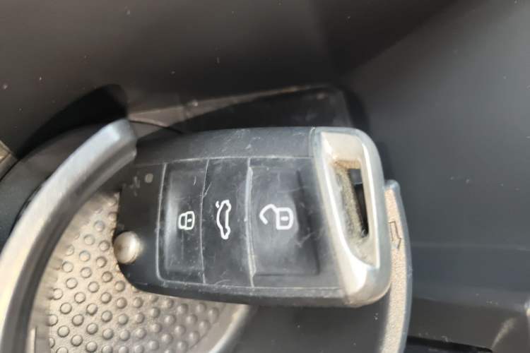 Used Volkswagen Sagitar 2023 300TSI DSG Excellence Edition Vehicle Key