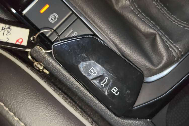 Used Volkswagen Sagitar 2023 300TSI DSG Excellence Edition Vehicle Key