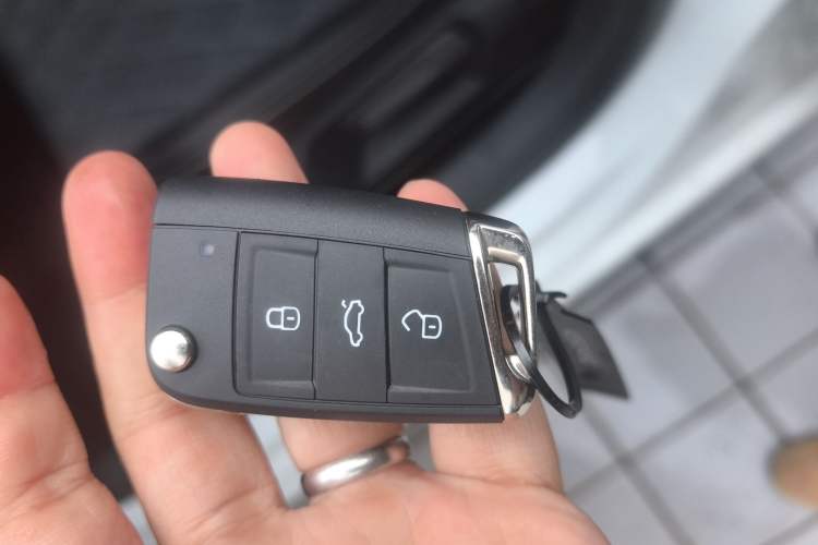 Used Volkswagen Sagitar 2023 300TSI DSG Excellence Edition Vehicle Key