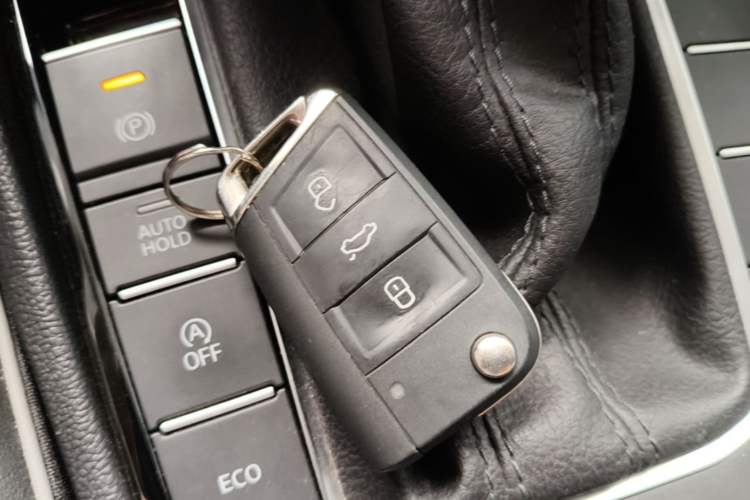 Used Volkswagen Sagitar 2023 300TSI DSG Excellence Edition Vehicle Key