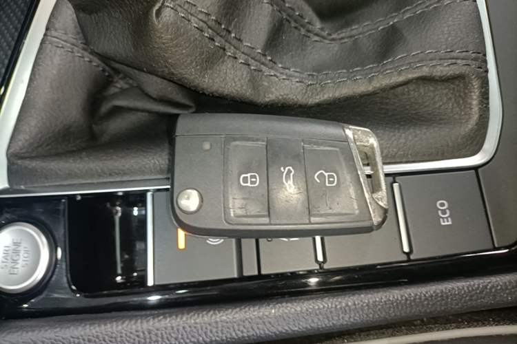 Used Volkswagen Sagitar 2023 300TSI DSG Excellence Edition Vehicle Key