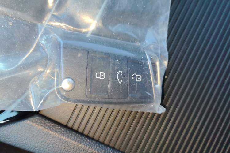Used Volkswagen Sagitar 2023 300TSI DSG Excellence Edition Vehicle Key