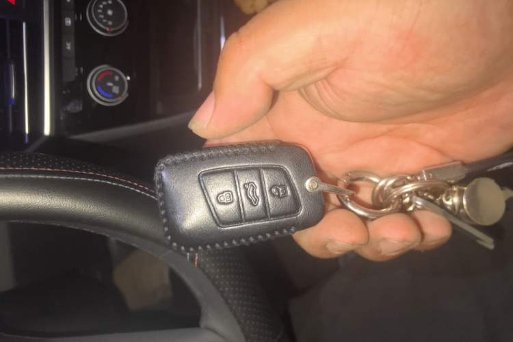 Used Volkswagen Sagitar 2023 300TSI DSG Excellence Edition Vehicle Key
