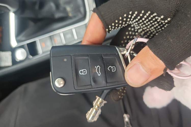 Used Volkswagen Sagitar 2023 300TSI DSG Excellence Edition Vehicle Key