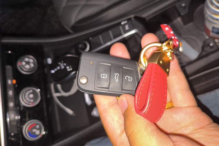 Used Volkswagen Sagitar 2023 280TSI DSG Beyond Lite Edition Vehicle Key