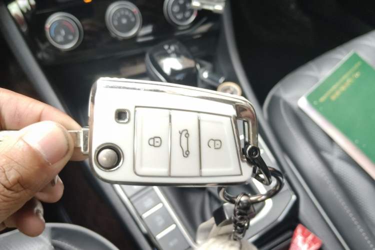 Used Volkswagen Sagitar 2023 300TSI DSG Excellence Edition Vehicle Key