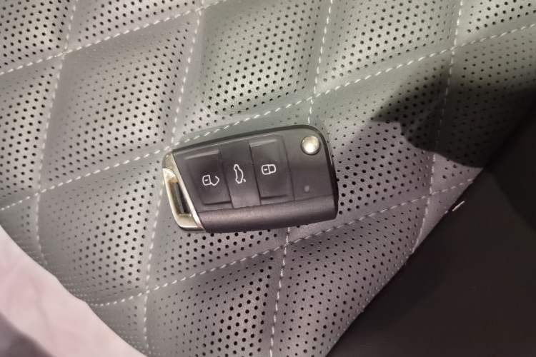 Used Volkswagen Sagitar 2023 300TSI DSG Excellence Edition Vehicle Key