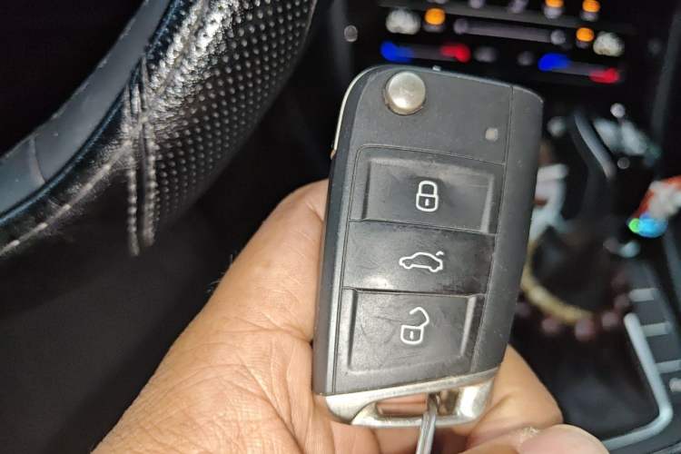 Used Volkswagen Sagitar 2023 300TSI DSG Excellence Edition Vehicle Key