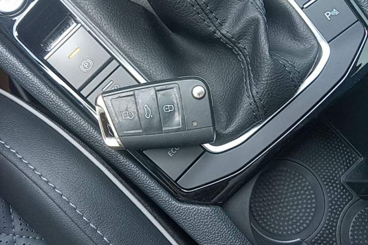 Used Volkswagen Sagitar 2023 300TSI DSG Excellence Edition Vehicle Key