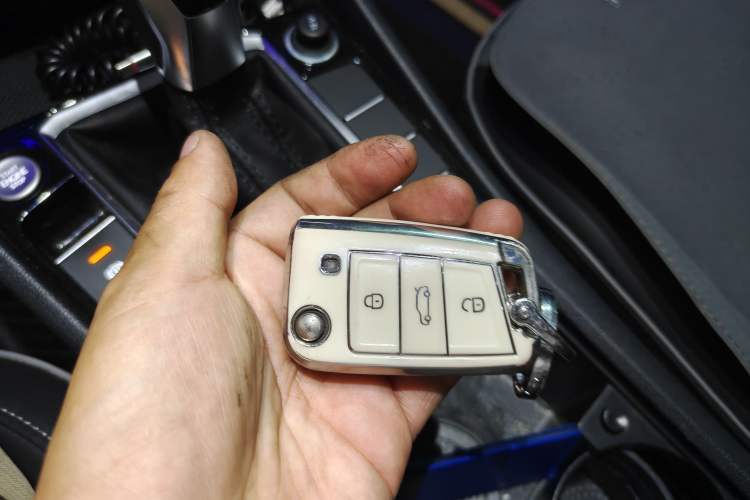 Used Volkswagen Sagitar 2023 300TSI DSG Excellence Edition Vehicle Key