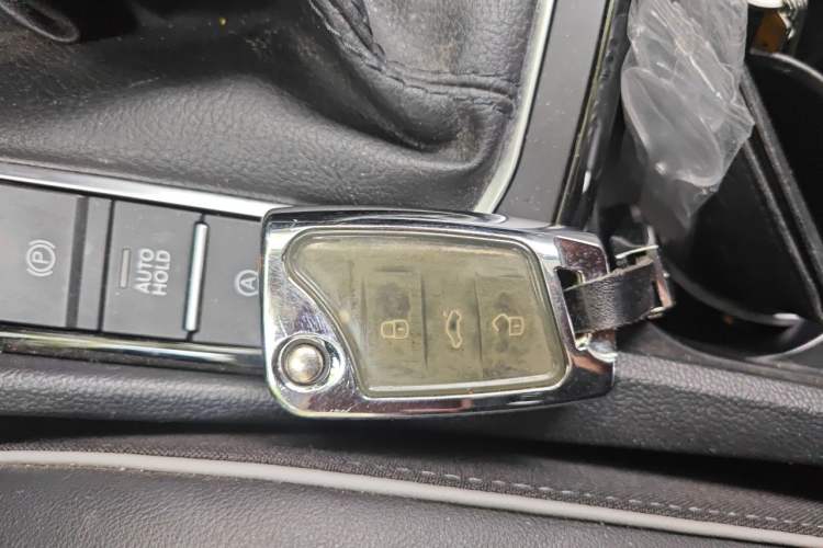 Used Volkswagen Sagitar 2023 300TSI DSG Excellence Edition Vehicle Key